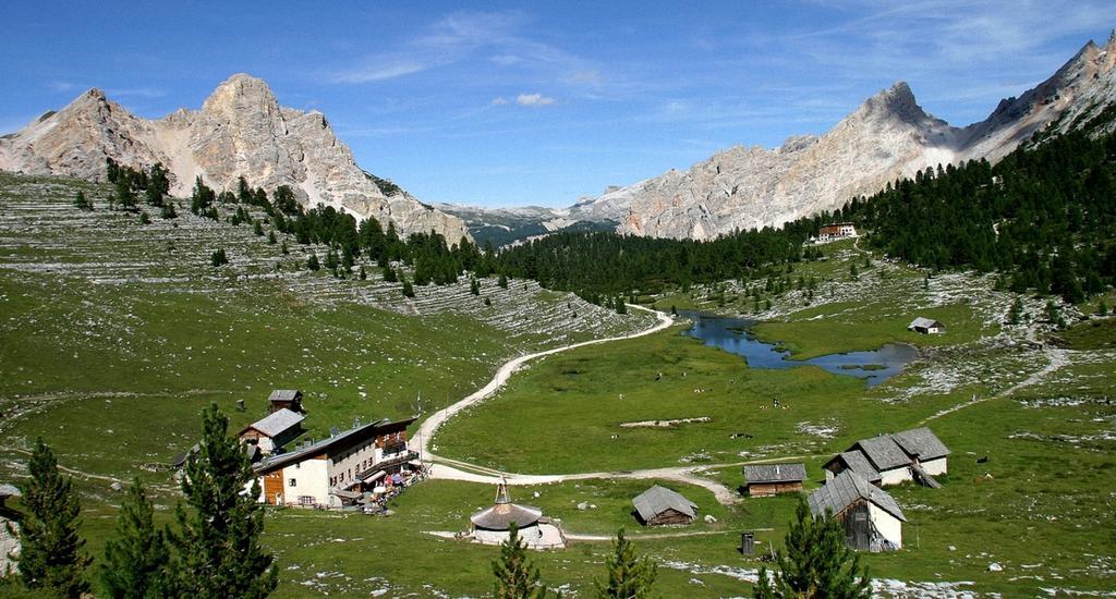 Dolomites Apartments Ciasa Vally Сан-Кассиано Экстерьер фото